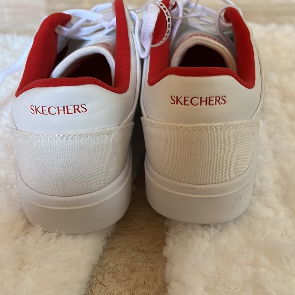 Skechers sneakers. - Picture 2 of 7